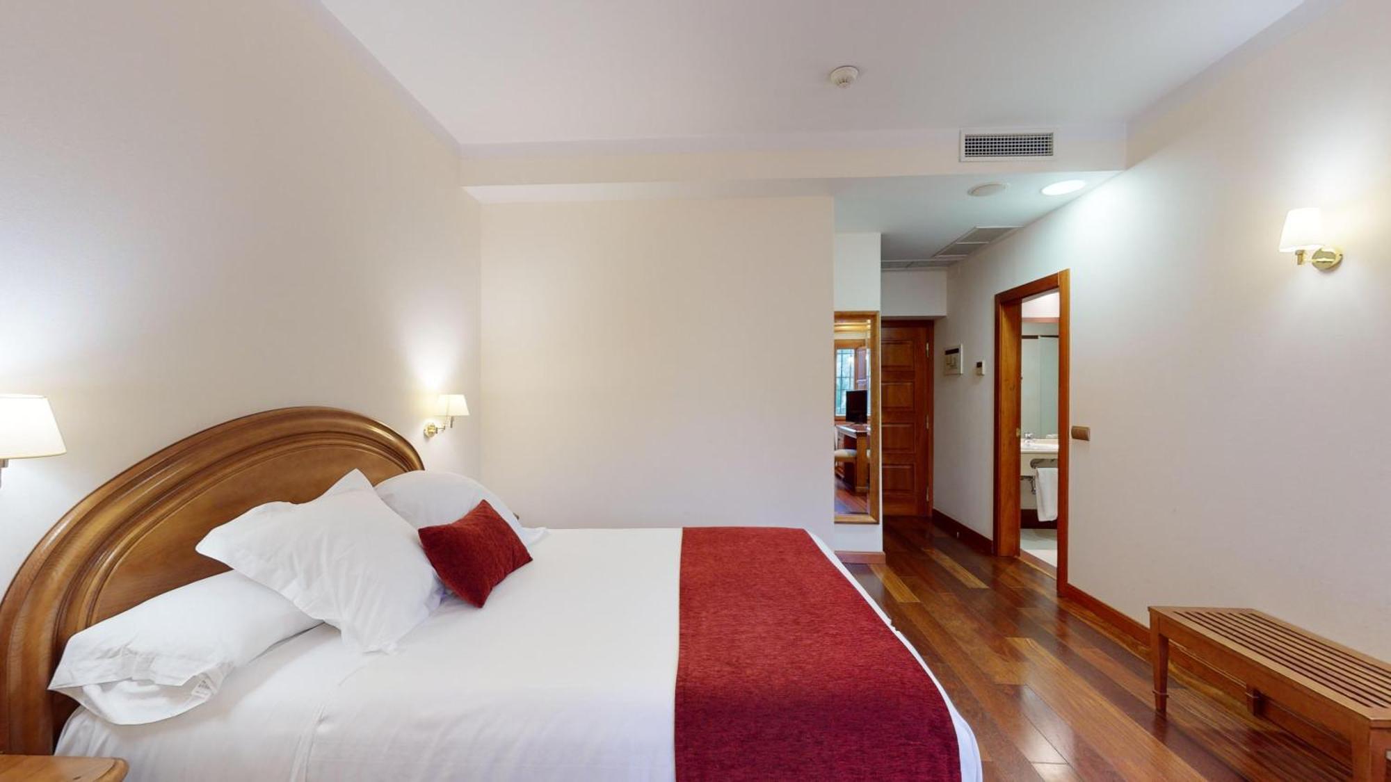 Azz Penafiel Las Claras Hotel & Spa Exterior photo