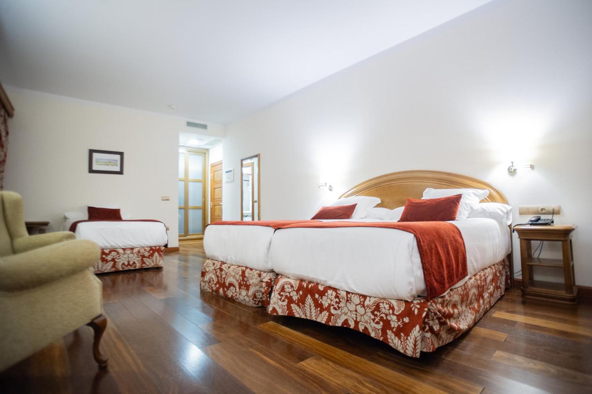 Azz Penafiel Las Claras Hotel & Spa Exterior photo