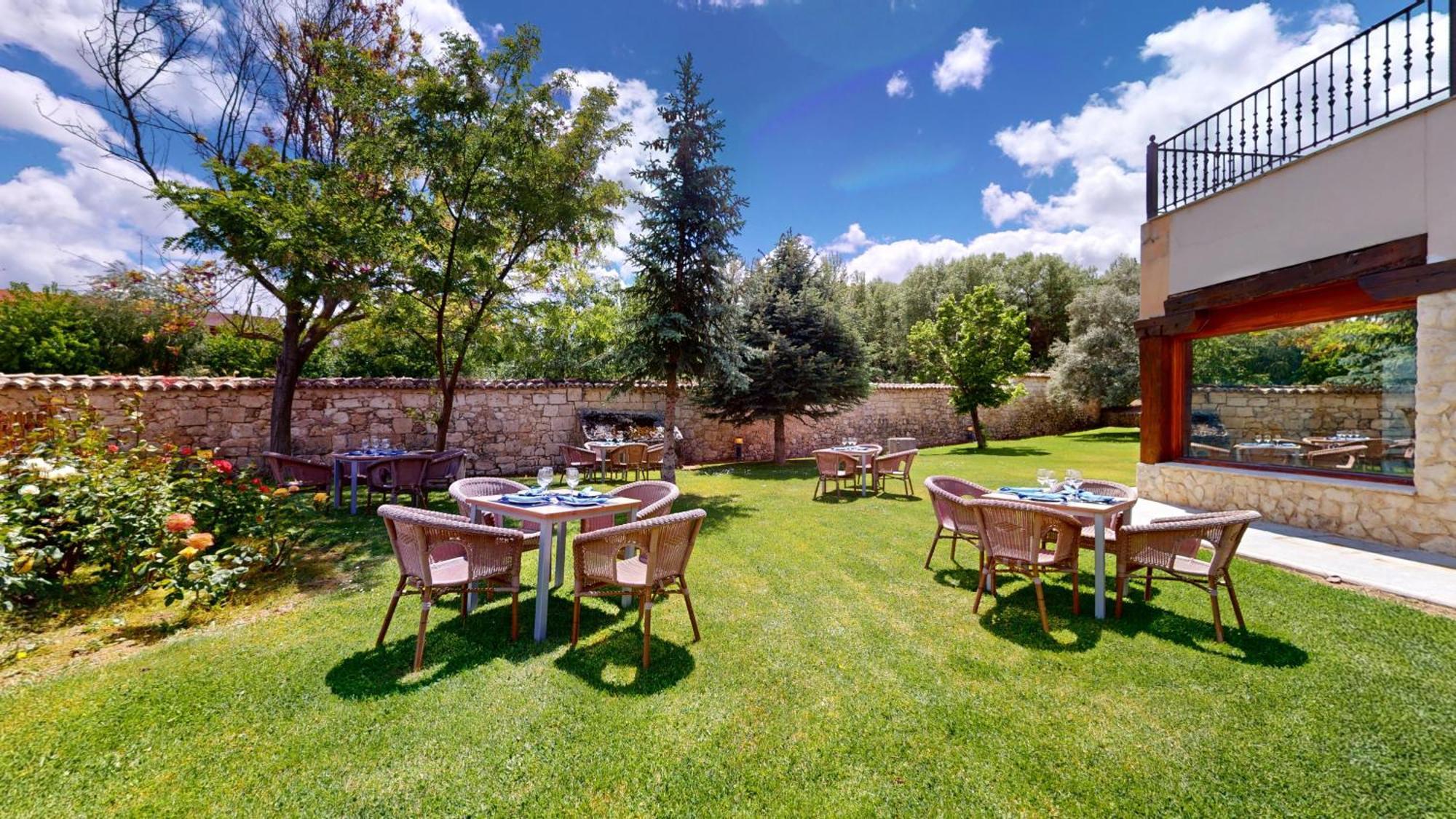 Azz Penafiel Las Claras Hotel & Spa Exterior photo